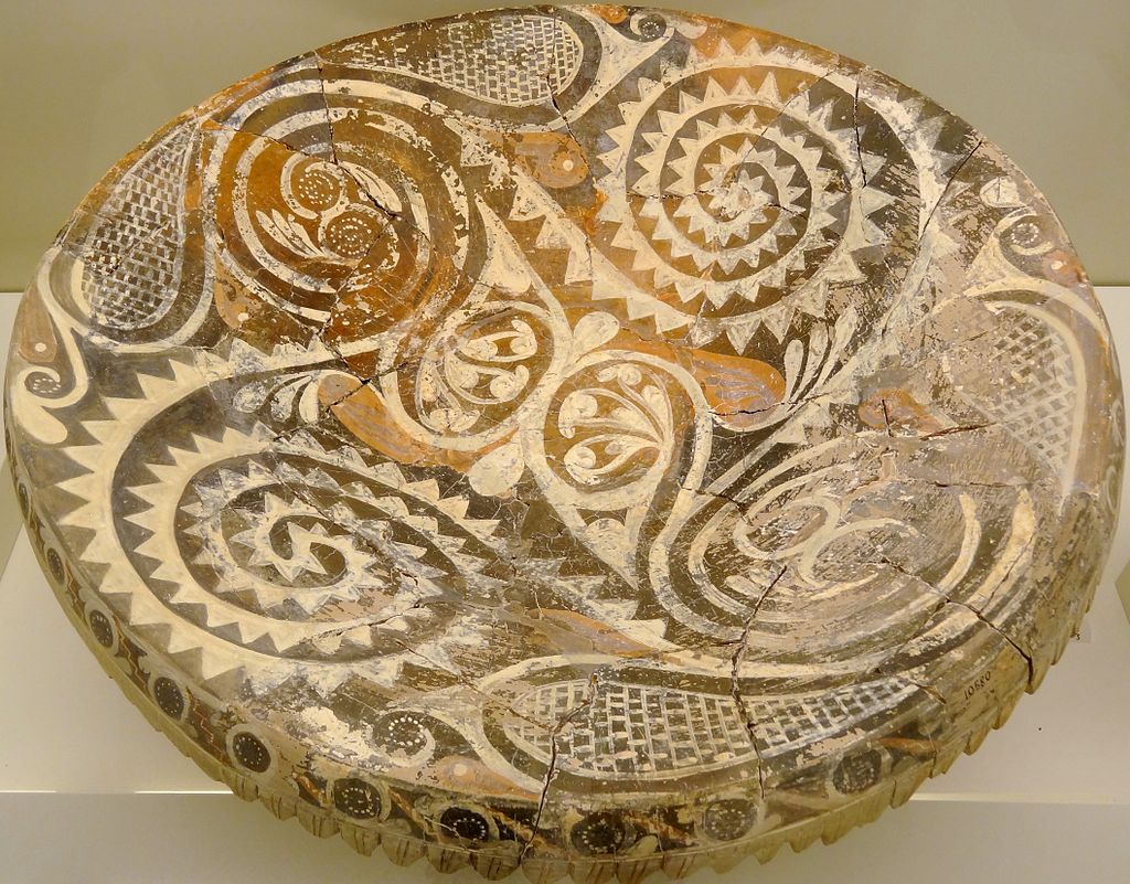 Kamares dish from Phaistos.