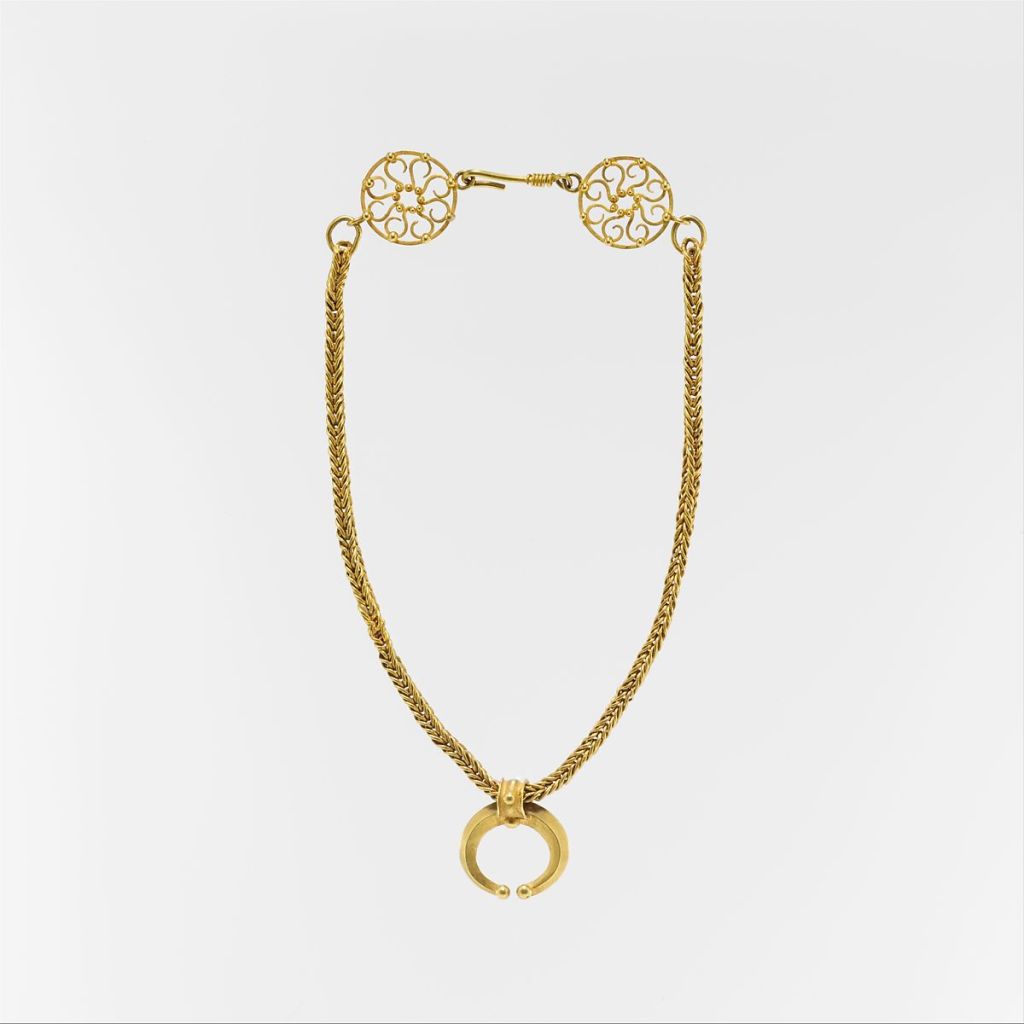 Gold necklace with crescent-shaped pendant, 1st-3rd c. AD.